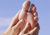 massage hammertoes and alleviate foot pain