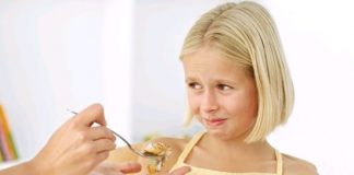 some early warning signs of teenager eating disorder